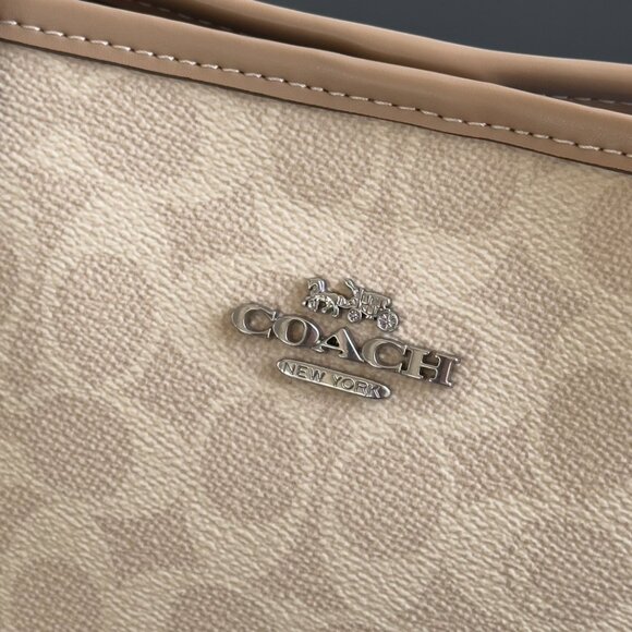 Coach City Tote Size 22*11*20 cm, 30cm opening - Picture 5 of 8